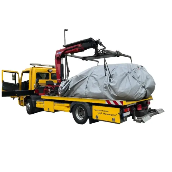 Fahrzeug auf Abschleppwagen mit einer VLITEX Car Service Set Abdeckung.