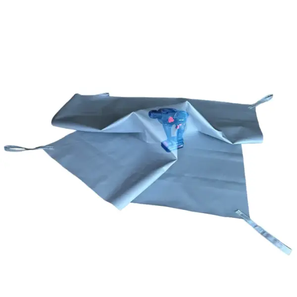 Brandbegrenzungsdecke mit Akku-Bohrmaschine im Einsatz